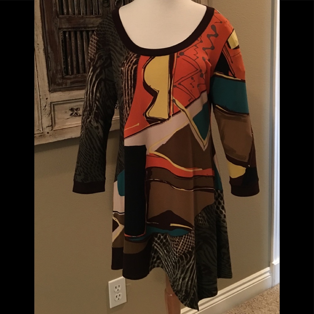 Eva Varro Tunic
